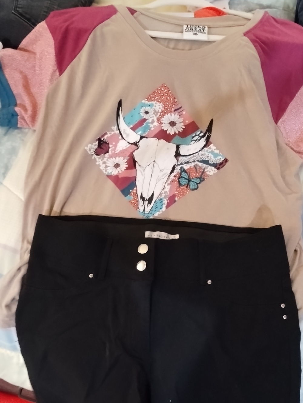 Beige Graphic Raglan Tee with Pink Sleeves with Black Stretch Shorts.
